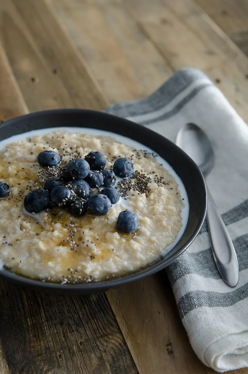 Bob's Red Mill Organic Whole Grain Rolled Oats, Quick Cooking - 32 oz